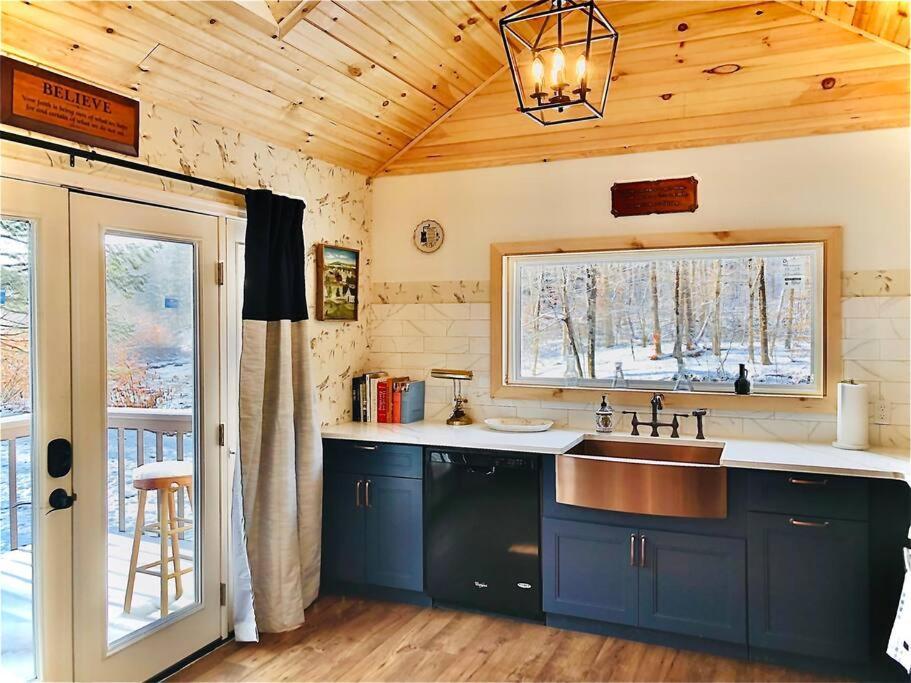 Charming 120-Year-Old Farmhouse By The Creek. Starlight Bagian luar foto